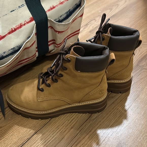 Timberland woman’s boots size 7 - Picture 2 of 5